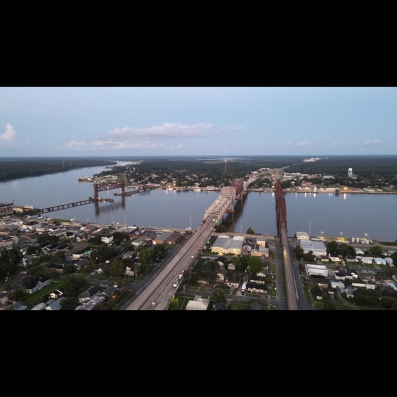 Meet your Posher, Melissa - Picture 2 of 5